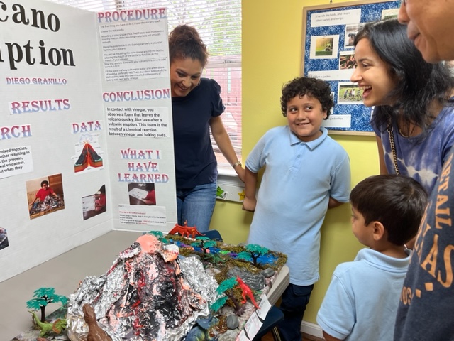 childen on science fair projects and experiments